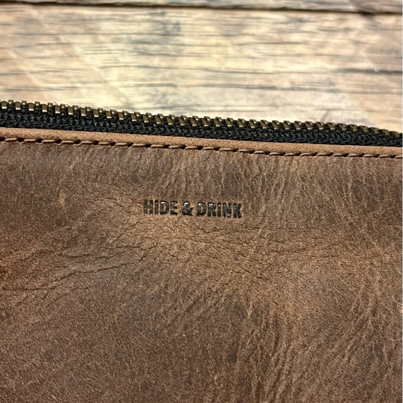 Hide & Drink leather zippered purse with handle - Picture 3 of 6